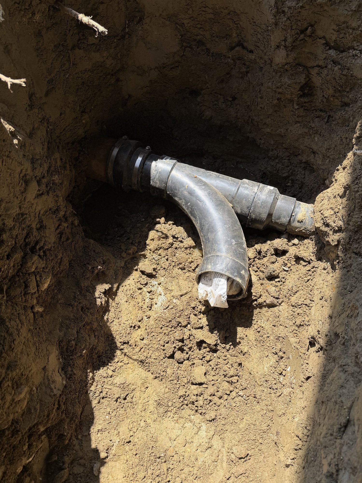 Plumbing fitting tied to main line